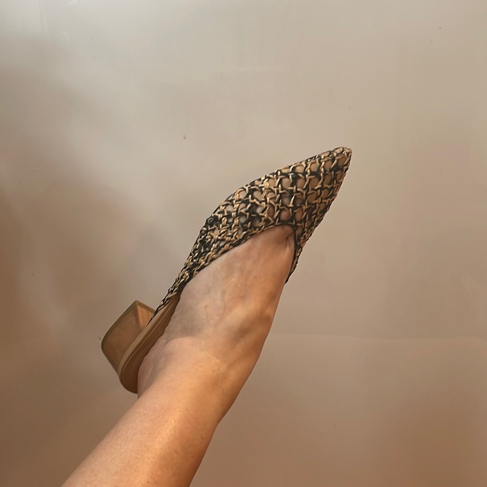 Uterque Woven Leather Low Heel Mules Pointed 40/9.5